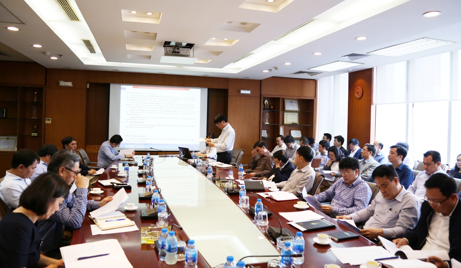 Viglacera Corporation – JSC held monthly progress meeting at the beginning of the year, evaluating the business results of January 2019 and implementing the business plan for February 2019.